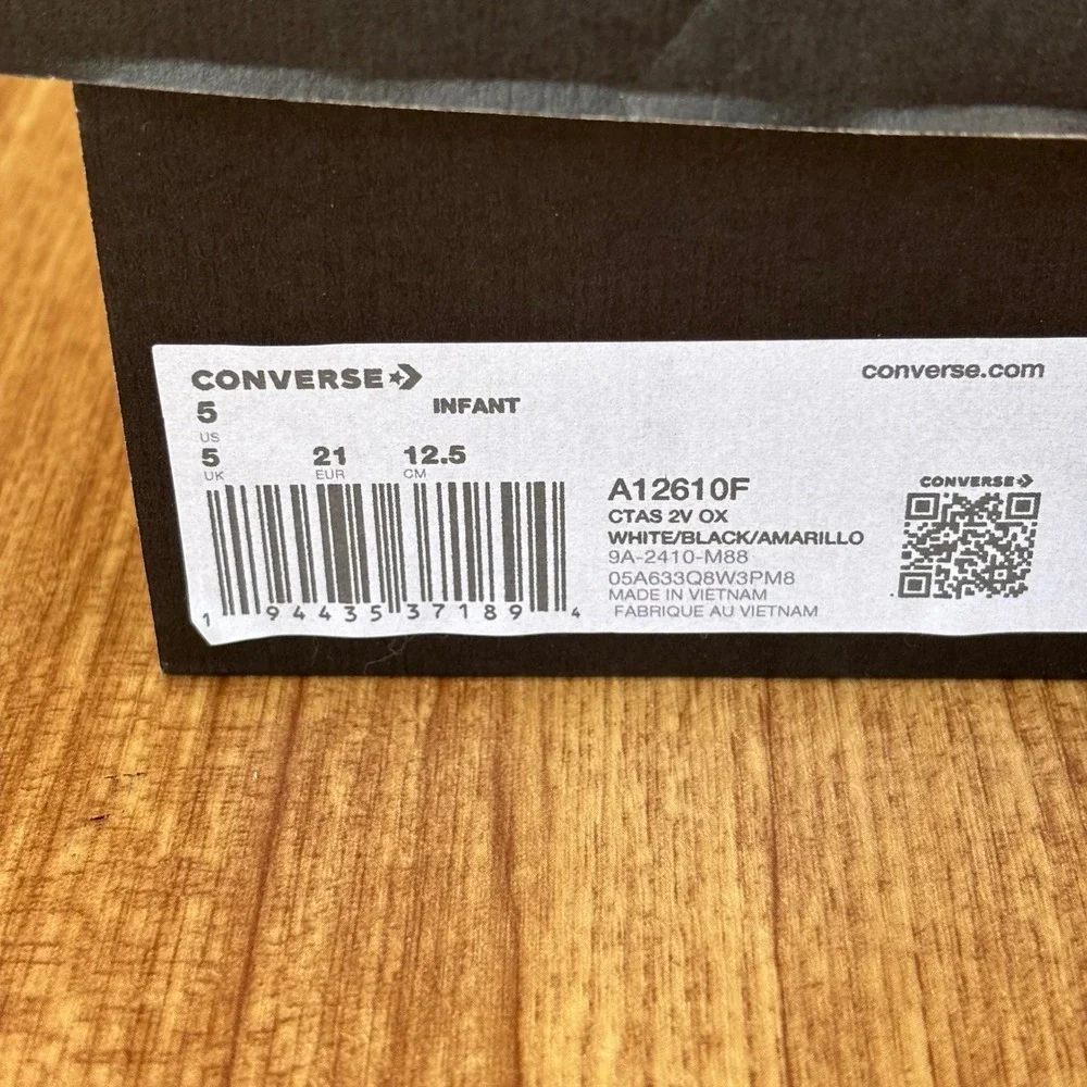 Converse CTAS 2V OX Infant Size 5 White with Dump Truck A12610F NEW